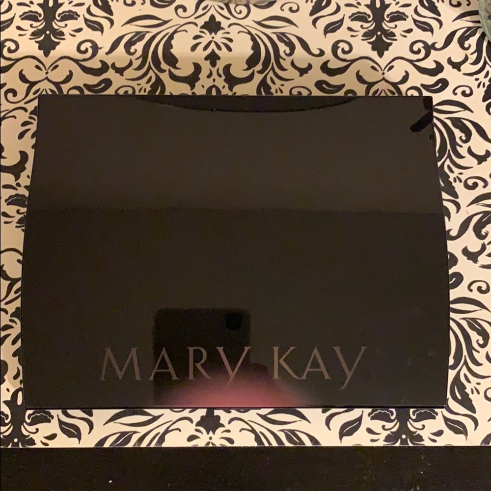 MARY KAY magnetic compact